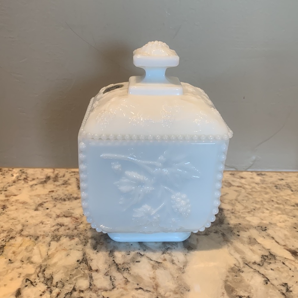 Westmoreland paneled grape beaded square puff box with lid milk glass - Picture 2 of 8